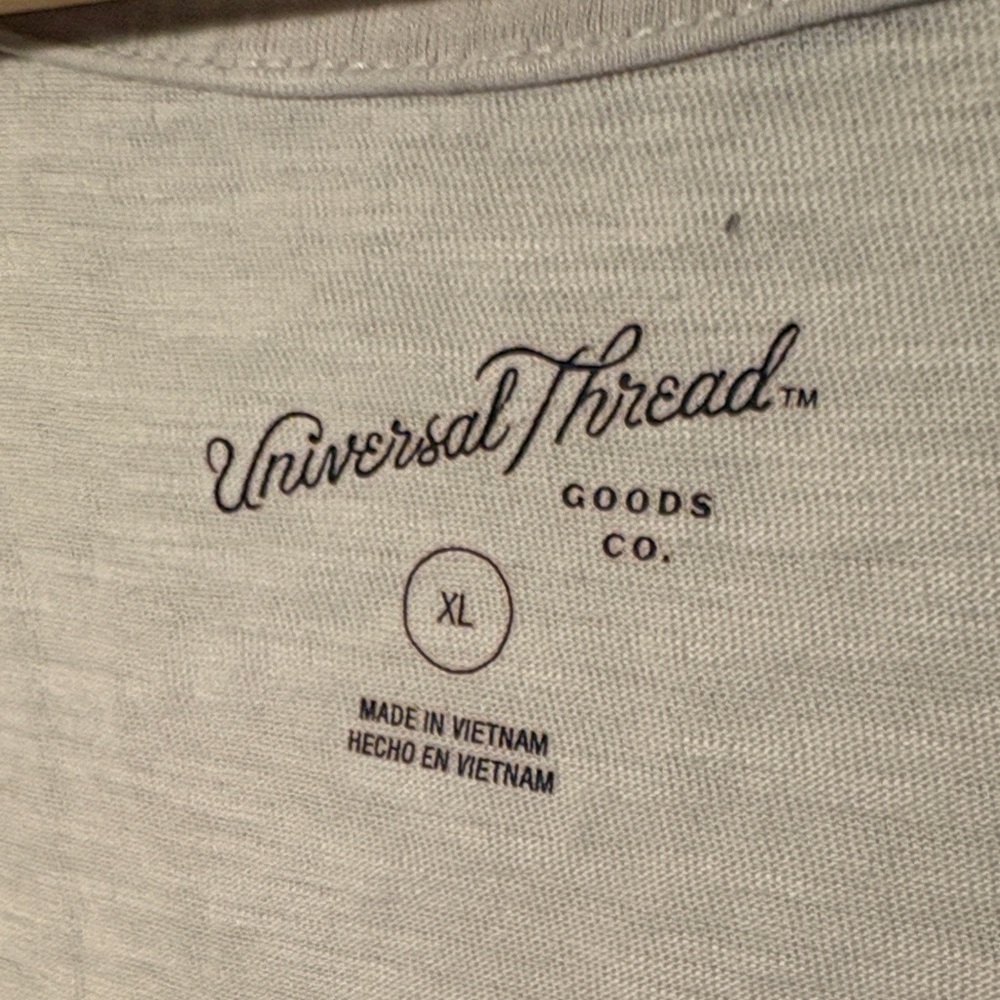 Universal Thread Light Gray V-Neck Tee - Picture 2 of 4
